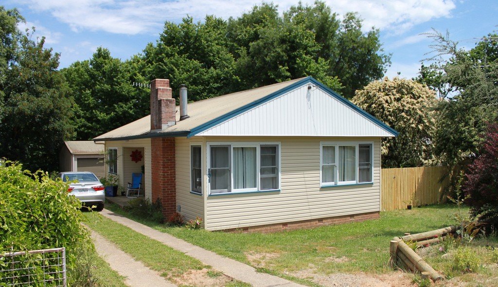 101 Winton Street TUMBARUMBA 1