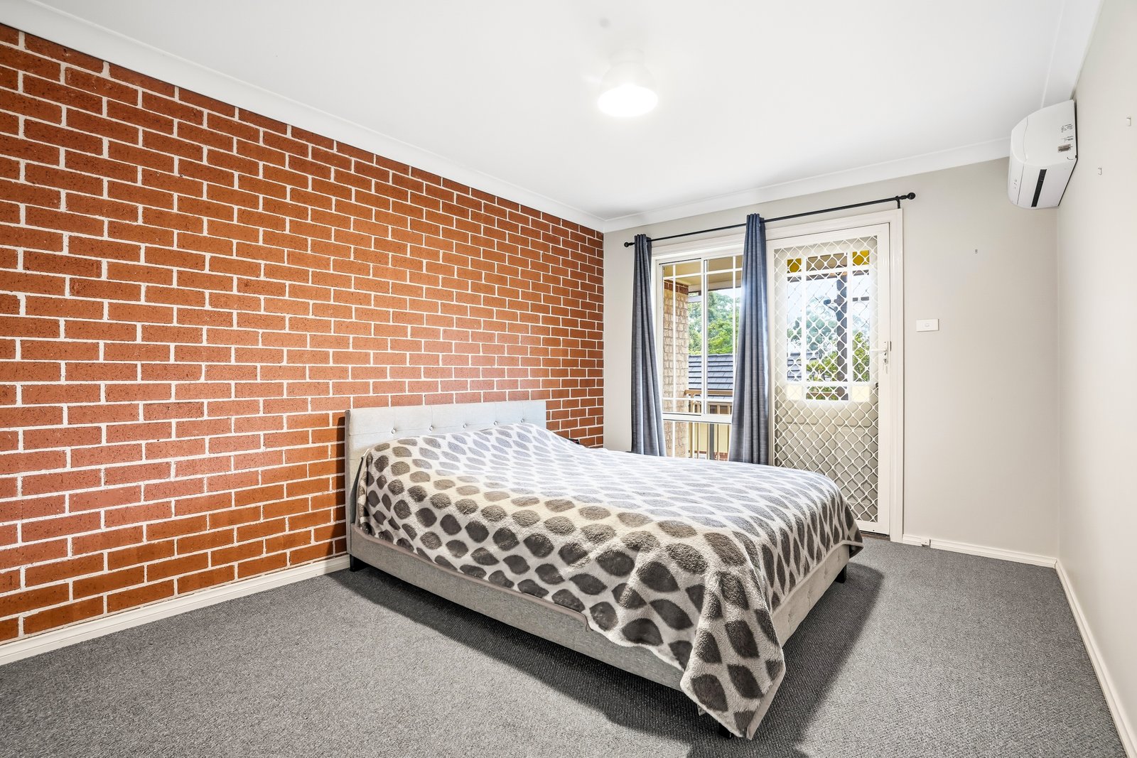 10/10-11 Ferguson Rd  Springwood 3