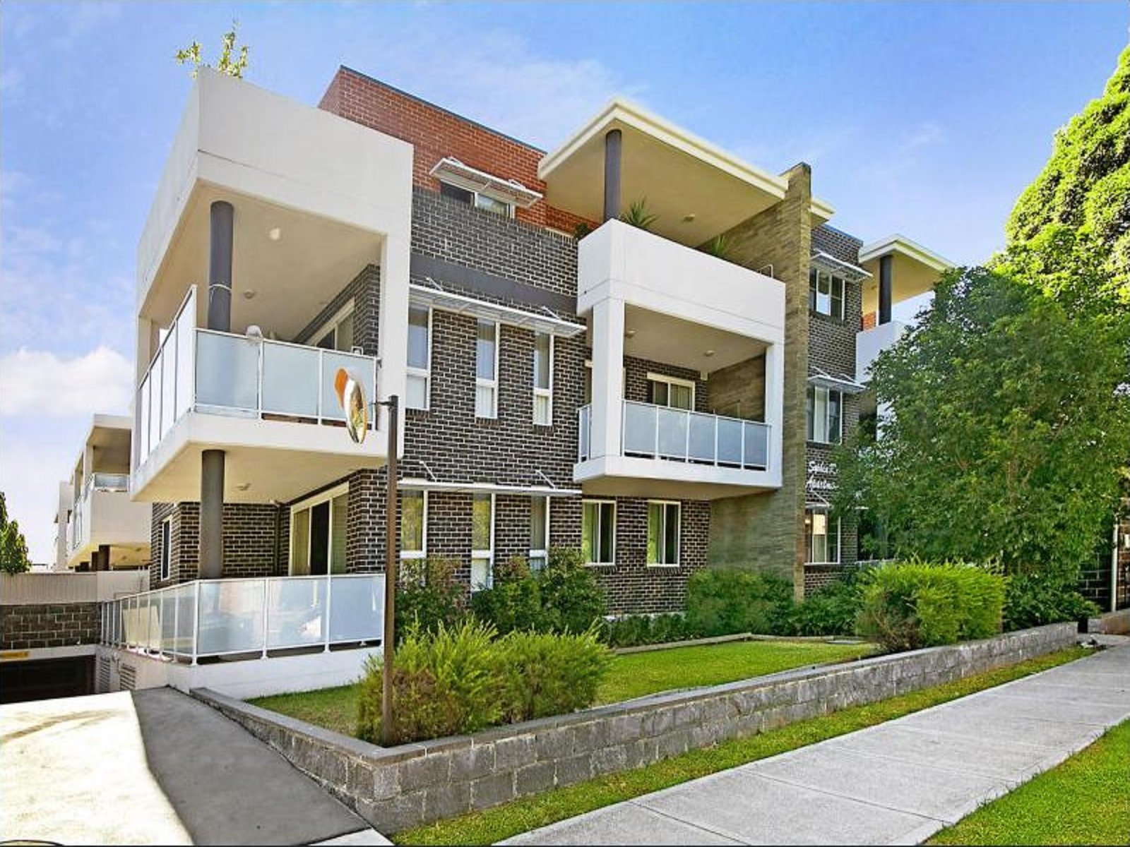 10/10 Hampden Street BEVERLY HILLS 1