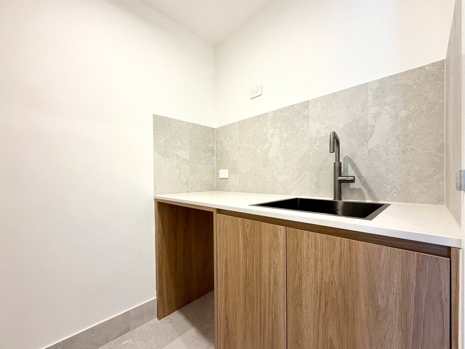 10/10 Thurlow Avenue NELSON BAY 24