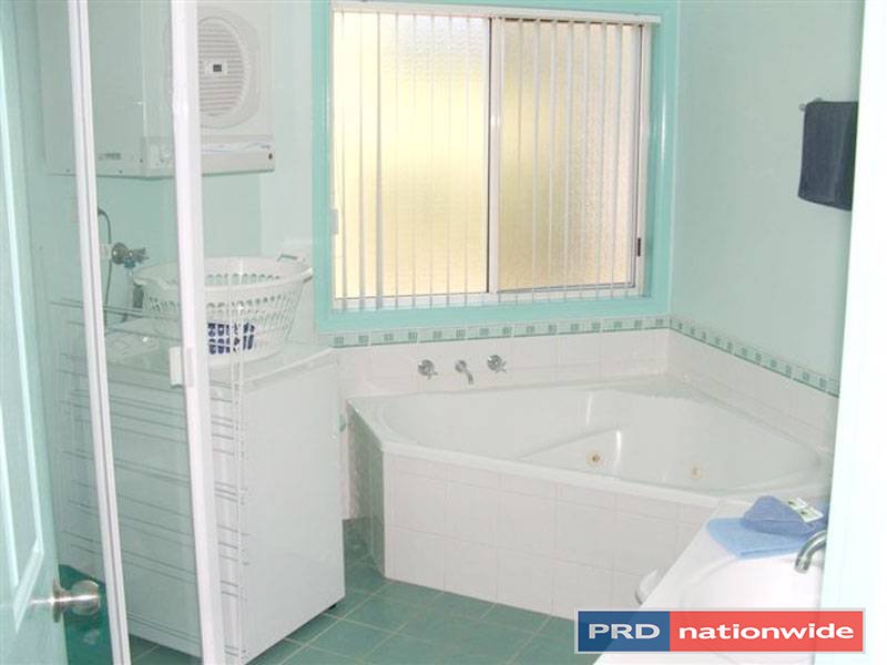 10/10 Tropic Lodge Place KORORA 10