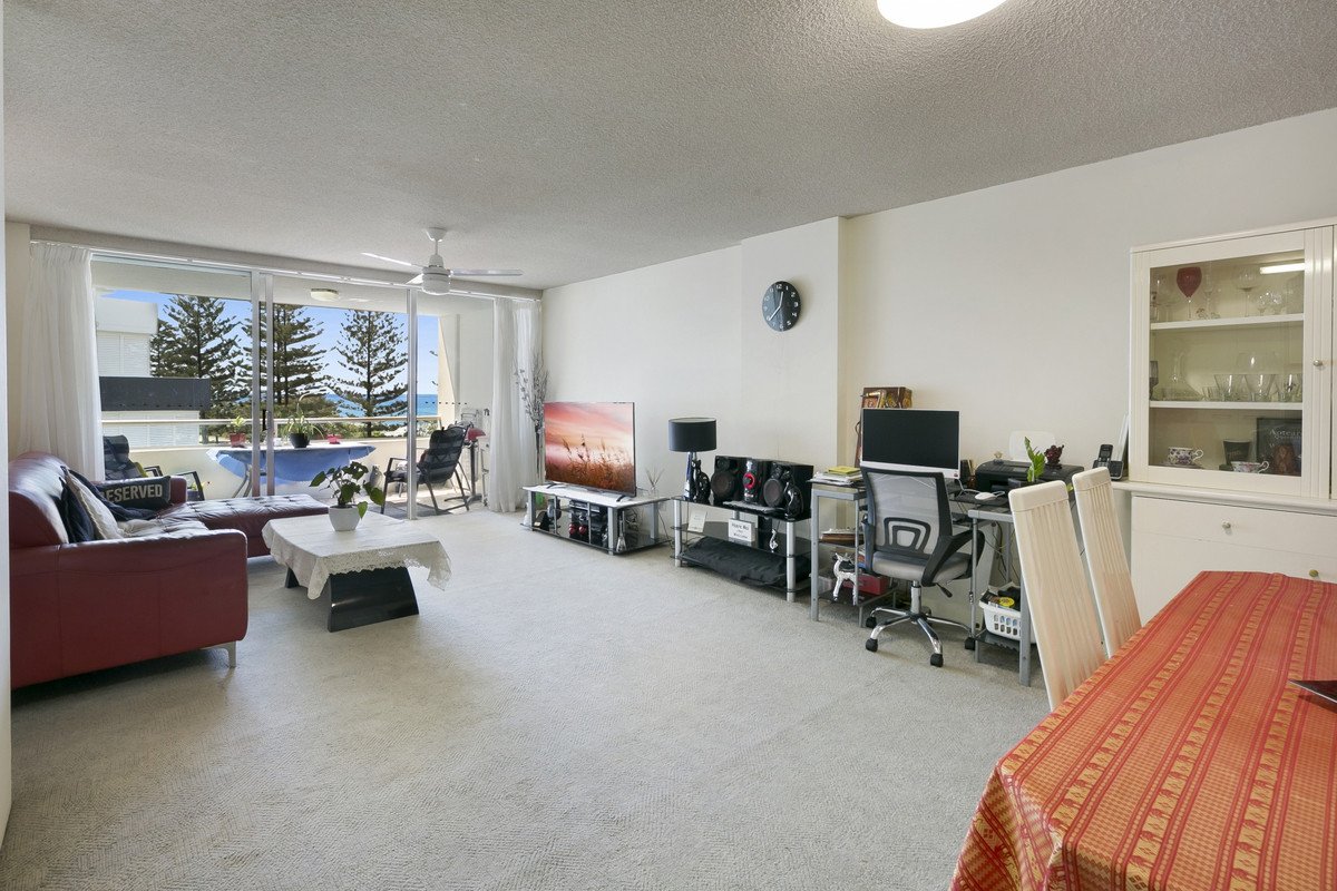 10/100 The Esplanade Burleigh Heads 3