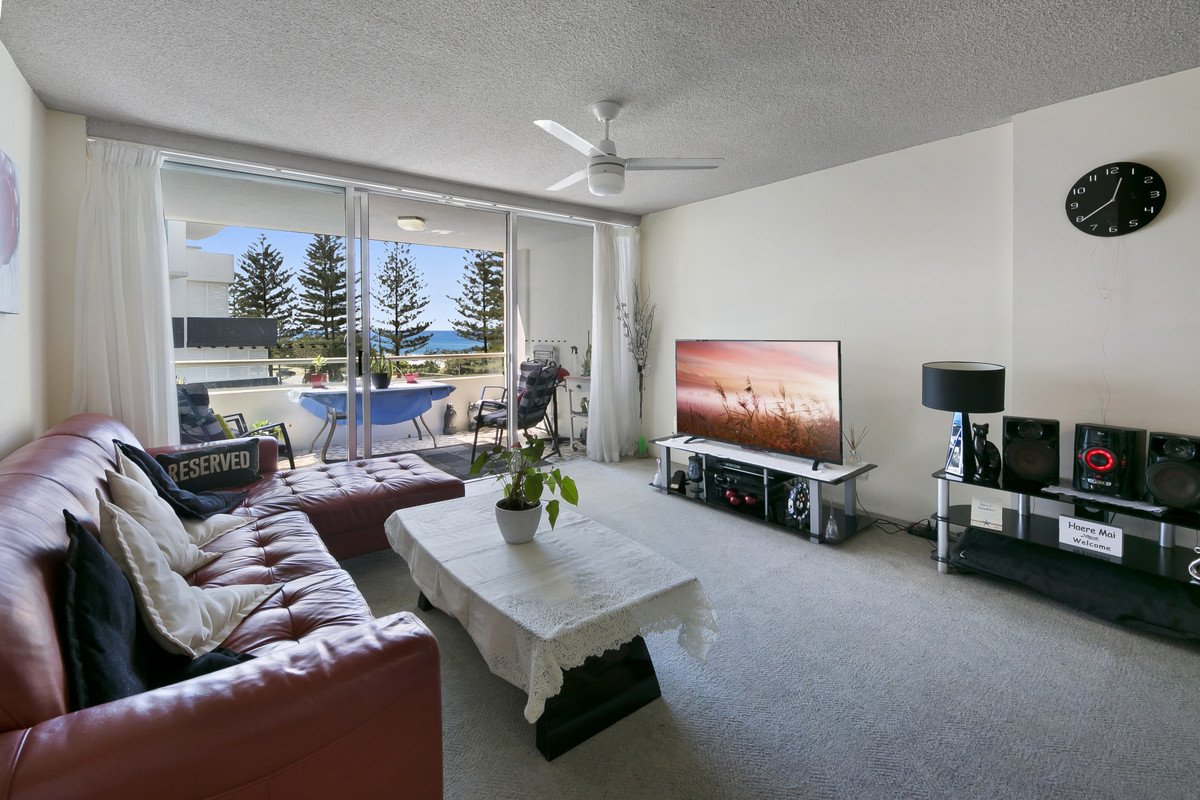 10/100 The Esplanade Burleigh Heads 4