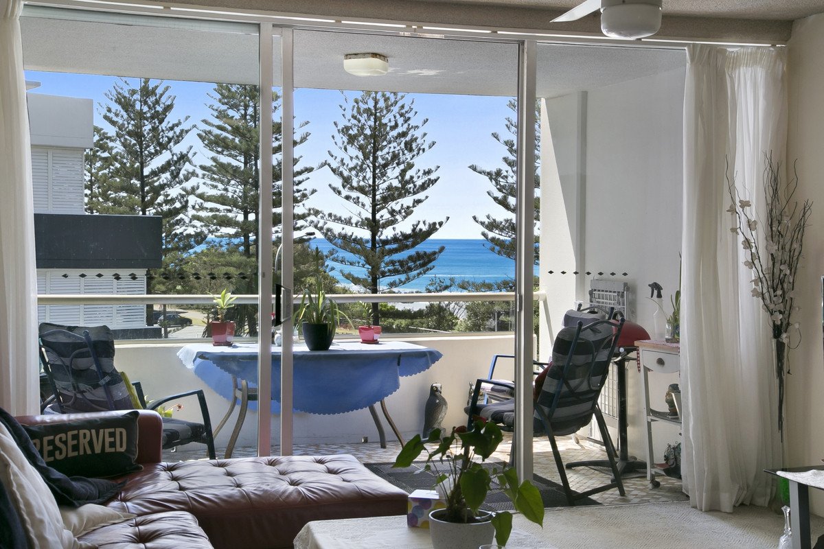 10/100 The Esplanade Burleigh Heads 5