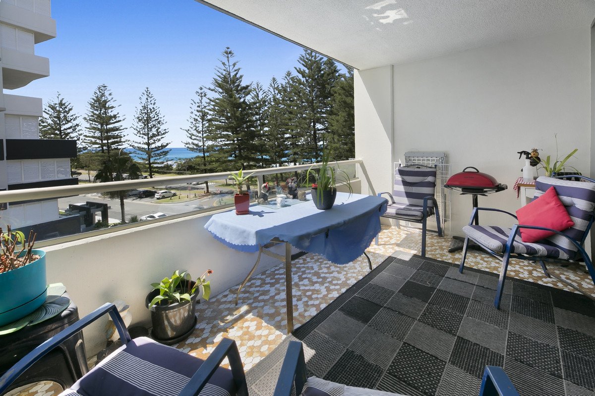 10/100 The Esplanade Burleigh Heads 6