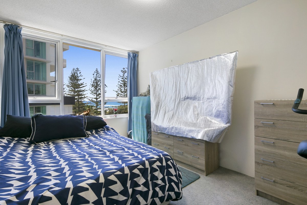 10/100 The Esplanade Burleigh Heads 10