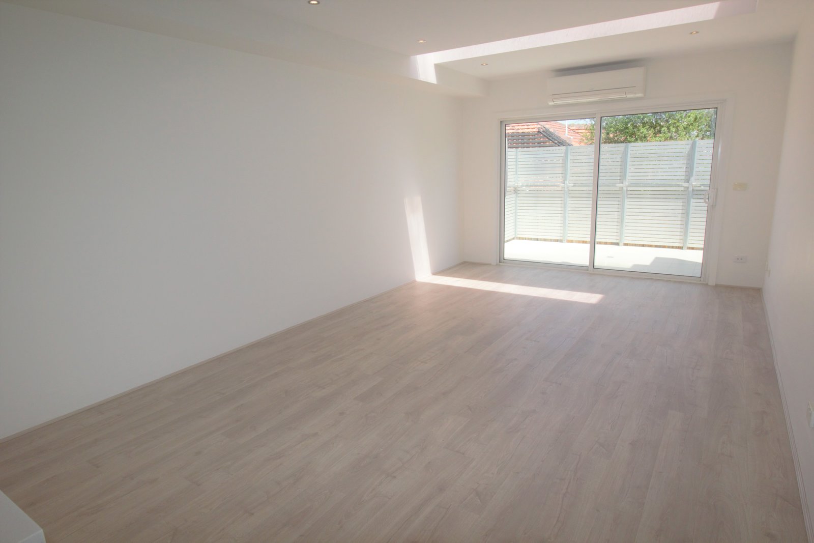 Gallery: 10/1036 North Road