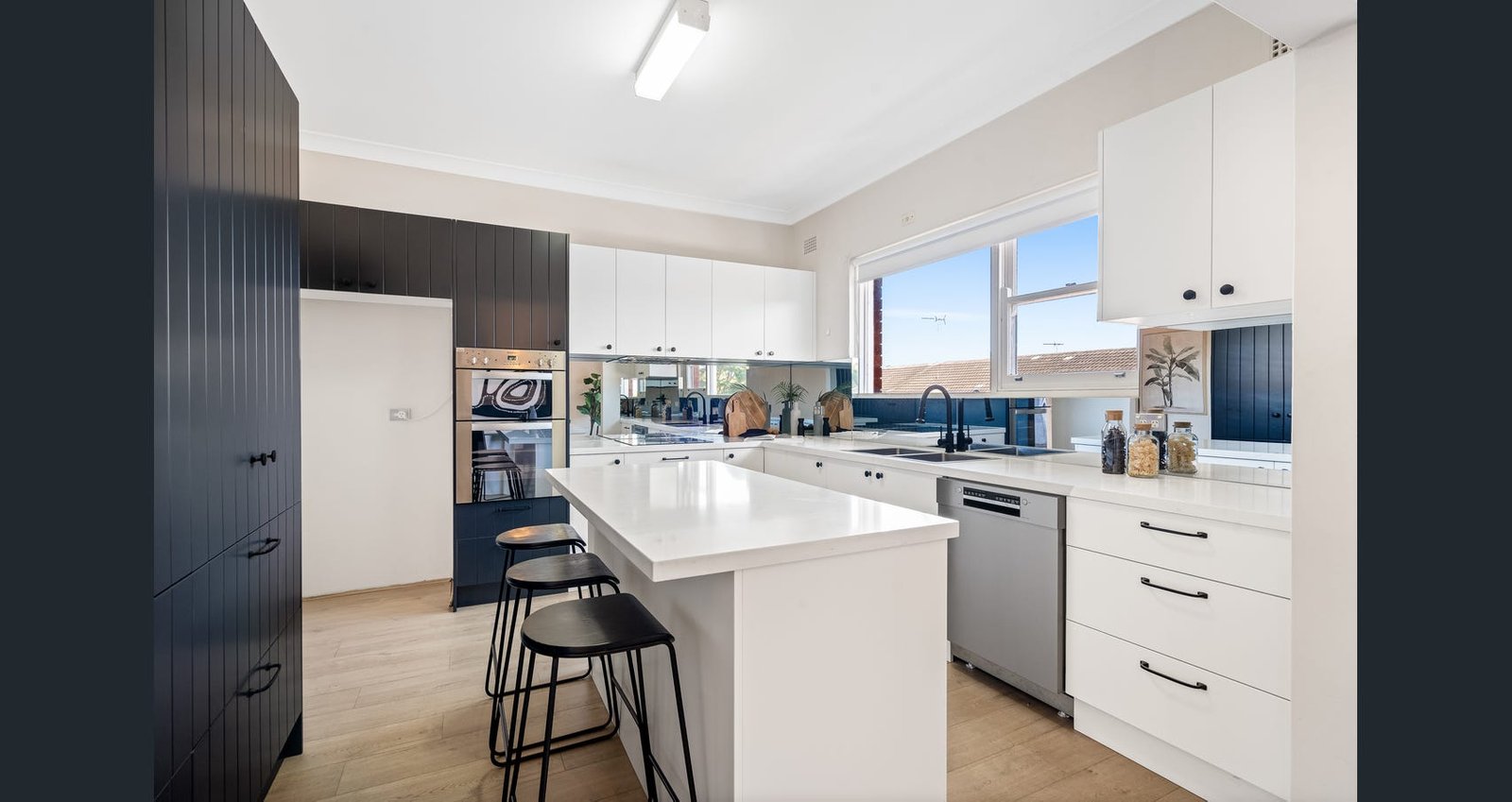 10/106-108 Chuter Avenue RAMSGATE BEACH 1