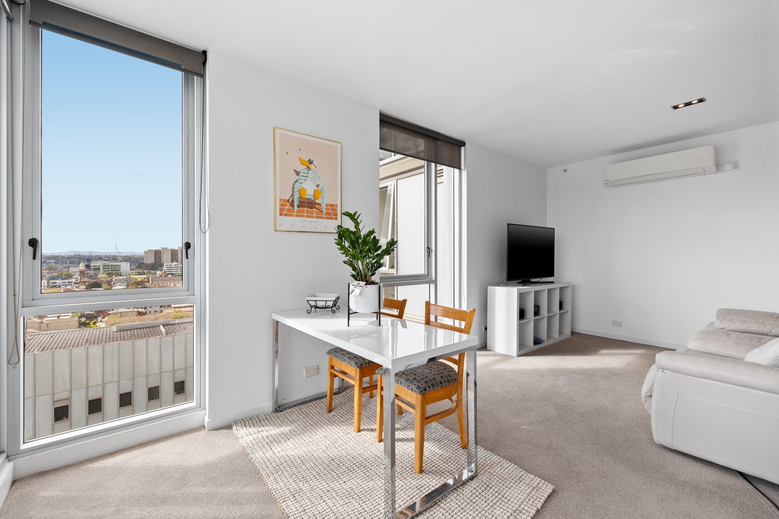 Gallery: 1010v/162 Albert Street