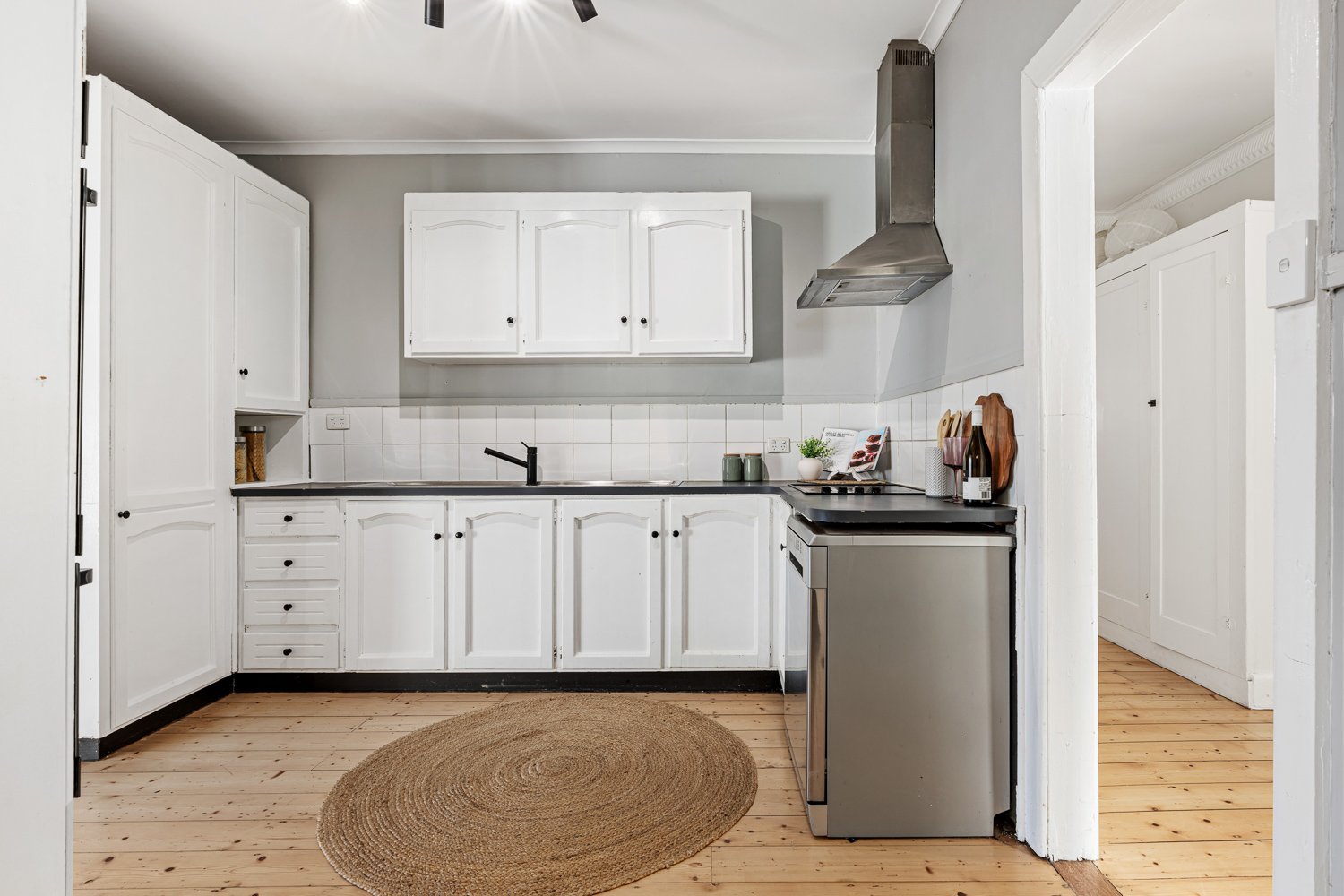Gallery: 1011 Talbot Street South