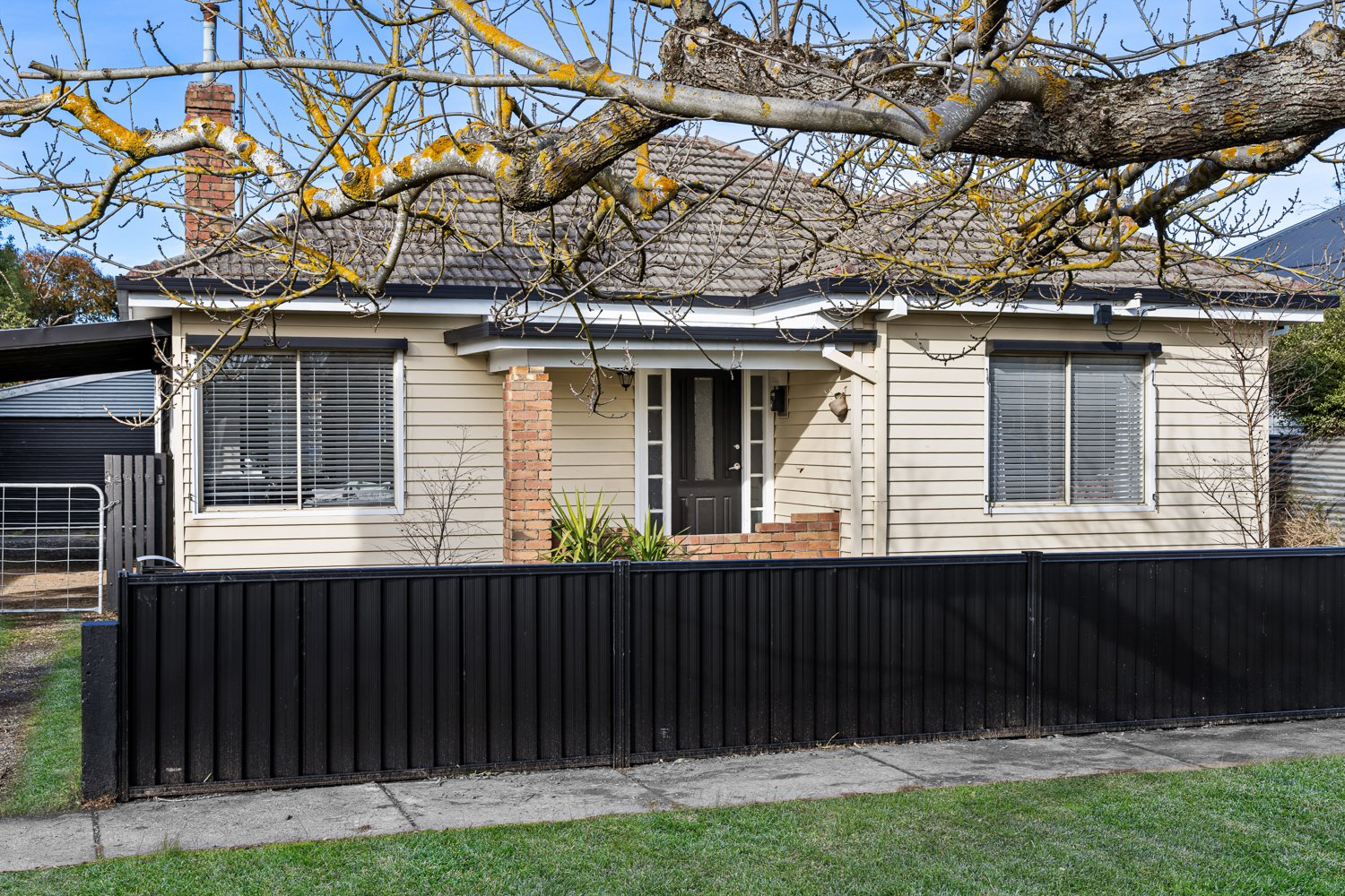 Gallery: 1011 Talbot Street South