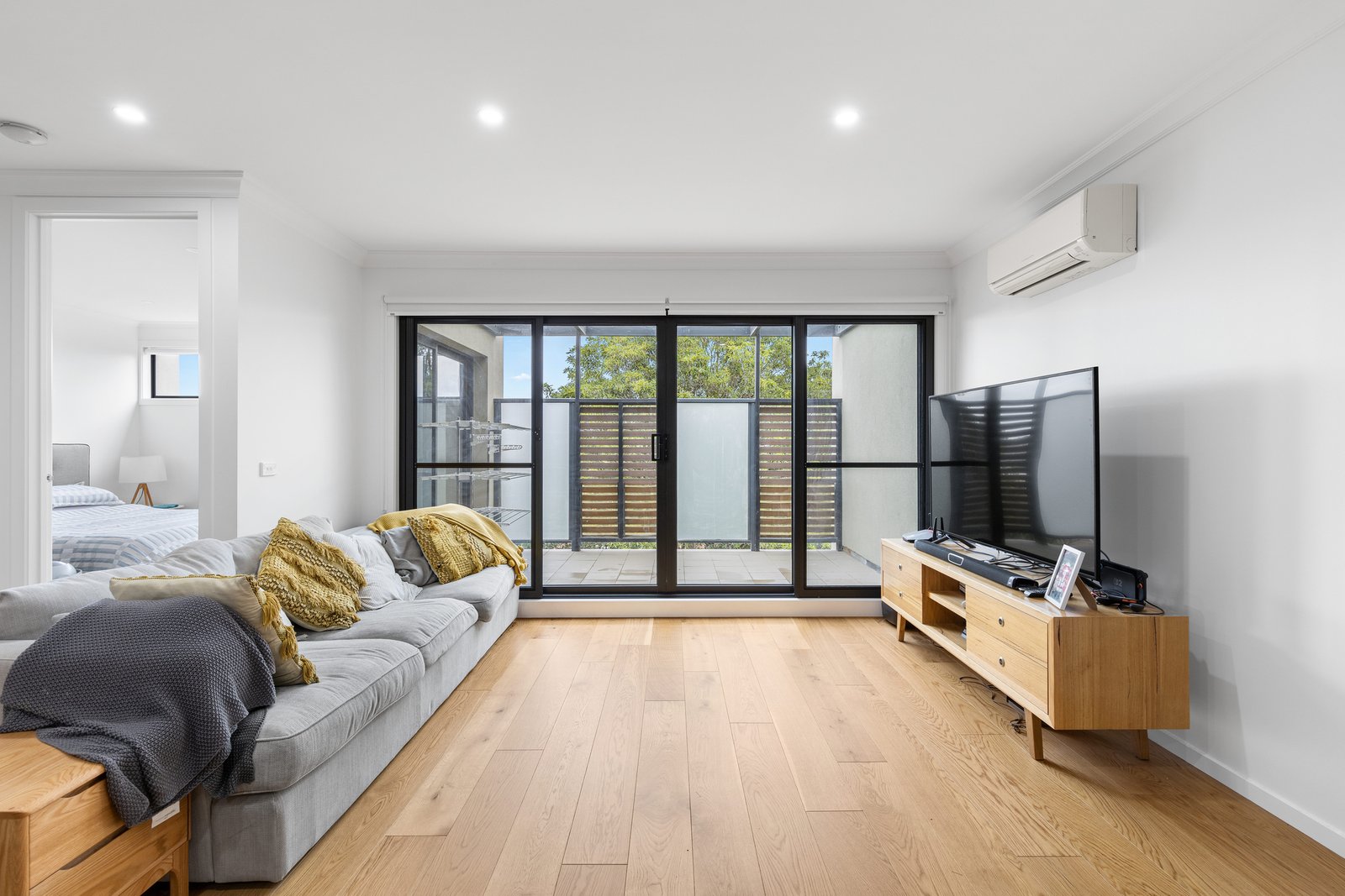Gallery: 101/1042 Doncaster Road