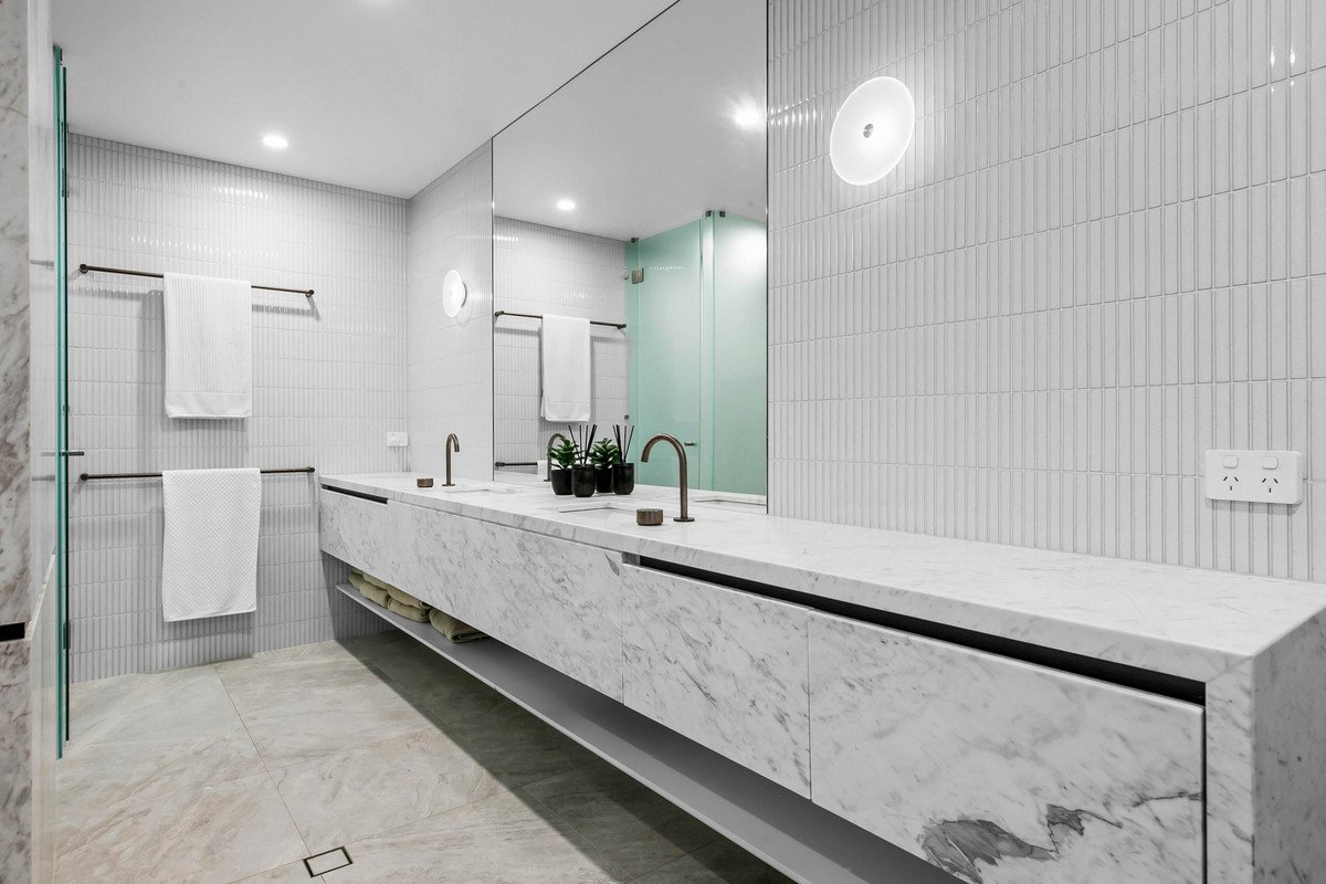 101/112 The Esplanade Burleigh Heads 19