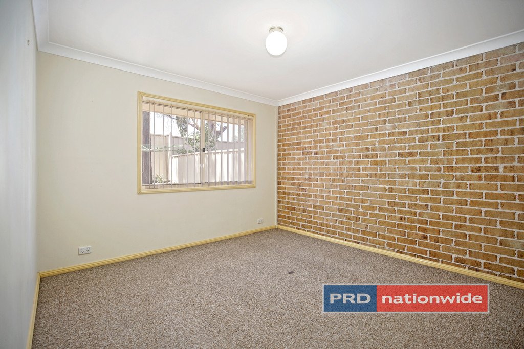 10/113 The Lakes Drive GLENMORE PARK 3
