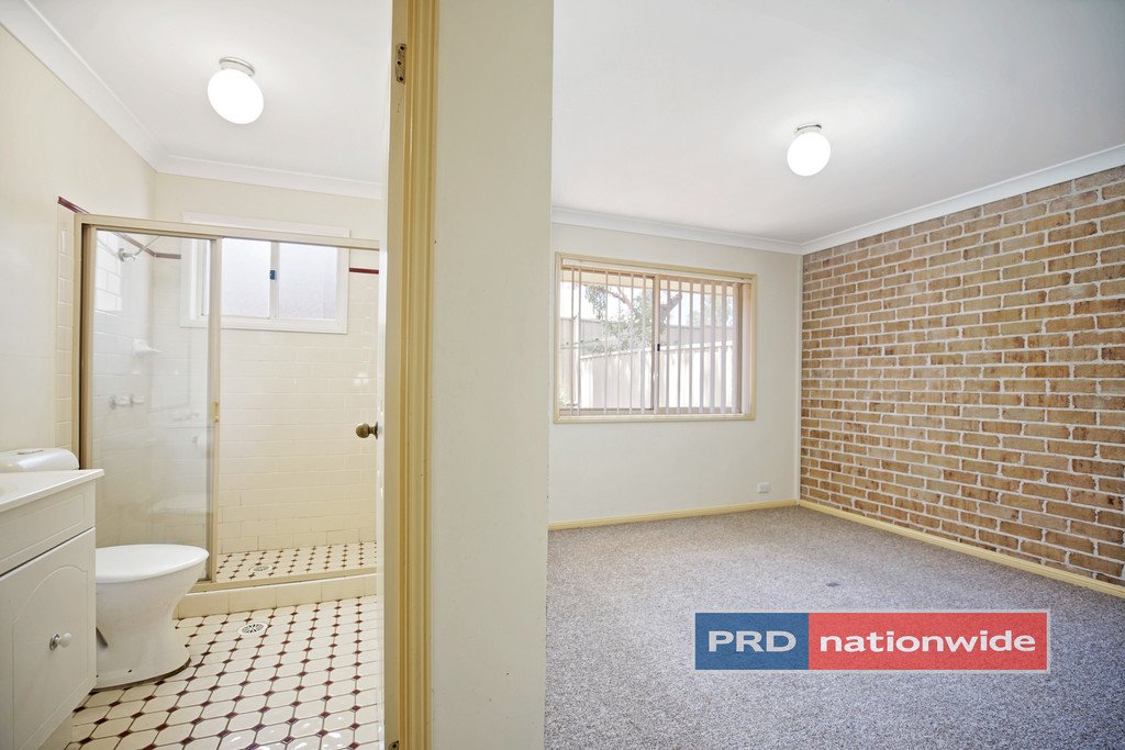 10/113 The Lakes Drive GLENMORE PARK 5