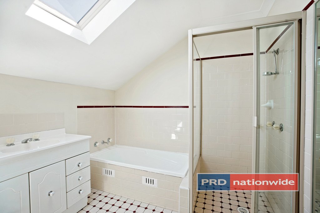 10/113 The Lakes Drive GLENMORE PARK 9