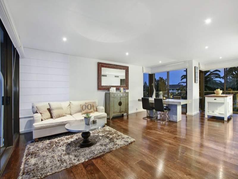 Gallery: 101/159 Beach Street