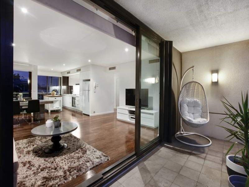 Gallery: 101/159 Beach Street