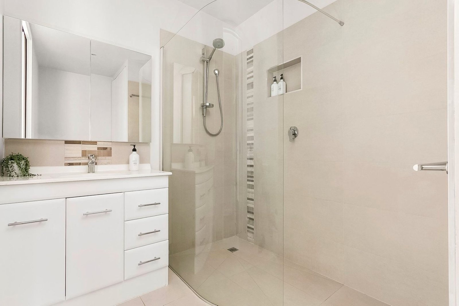 Gallery: 10/119 Tennyson Street