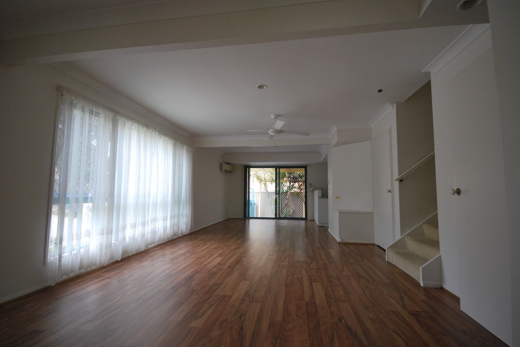 10/12 Sarath Street MUDGEERABA 3