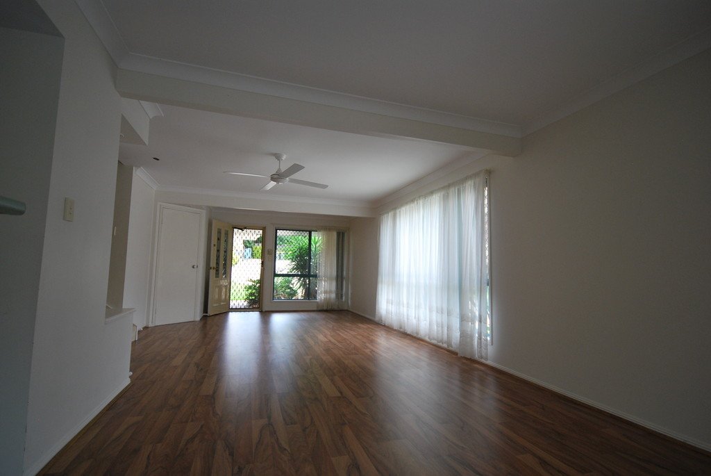 10/12 Sarath Street MUDGEERABA 7