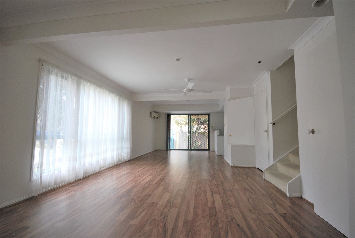 10/12 Sarath Street MUDGEERABA 3