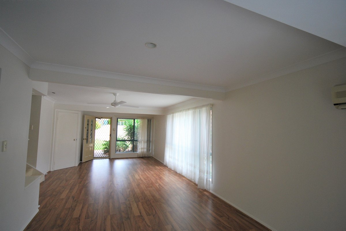 10/12 Sarath Street MUDGEERABA 7