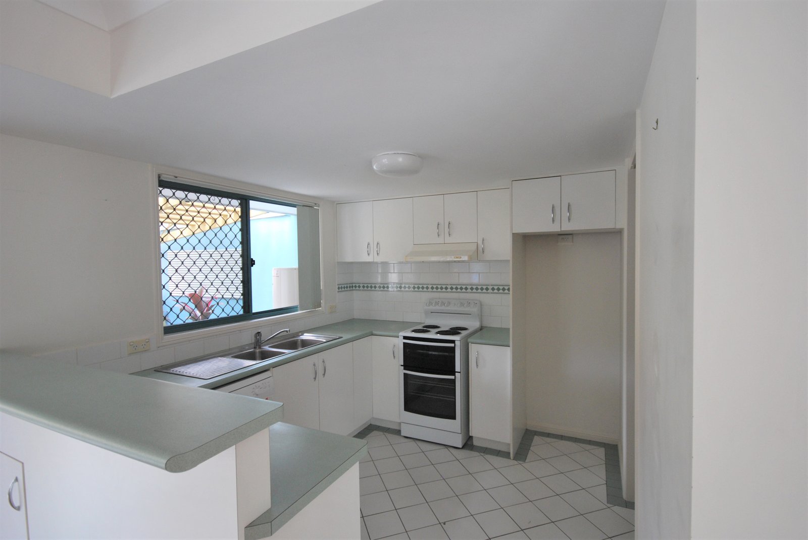 10/12 Sarath Street MUDGEERABA 4