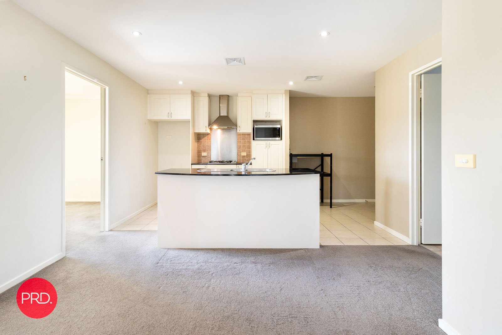 10/12 Waniassa Street QUEANBEYAN EAST 7