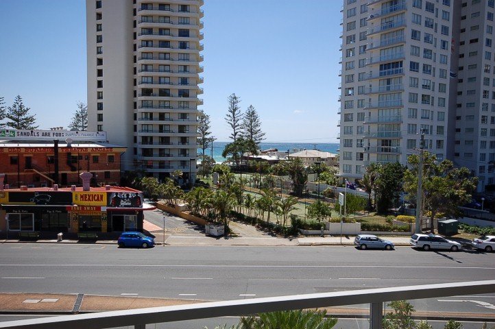 1012/1 Ocean Street BURLEIGH HEADS 1