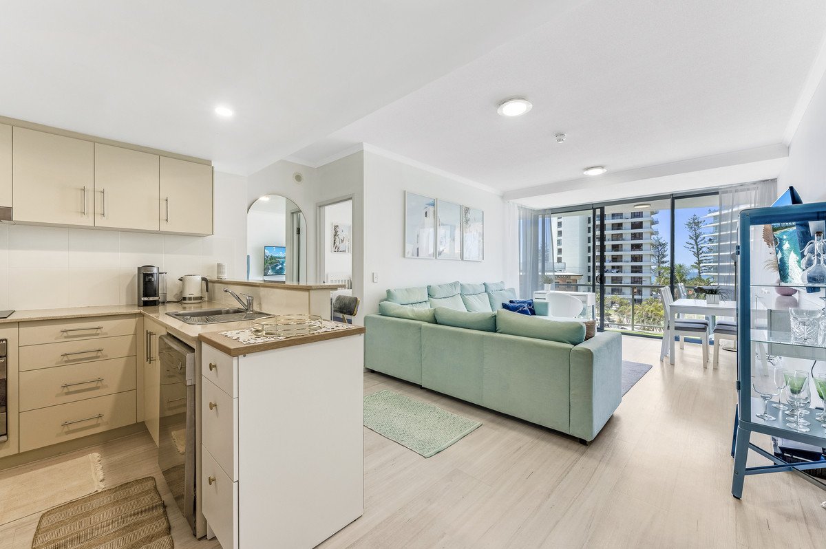 1012/1 Ocean Street BURLEIGH HEADS 4