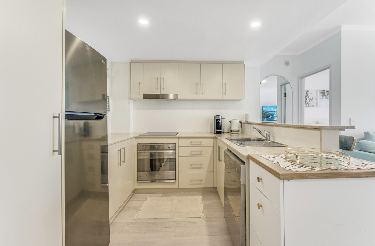 1012/1 Ocean Street BURLEIGH HEADS 2