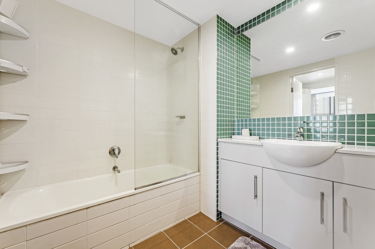 1012/1 Ocean Street BURLEIGH HEADS 8