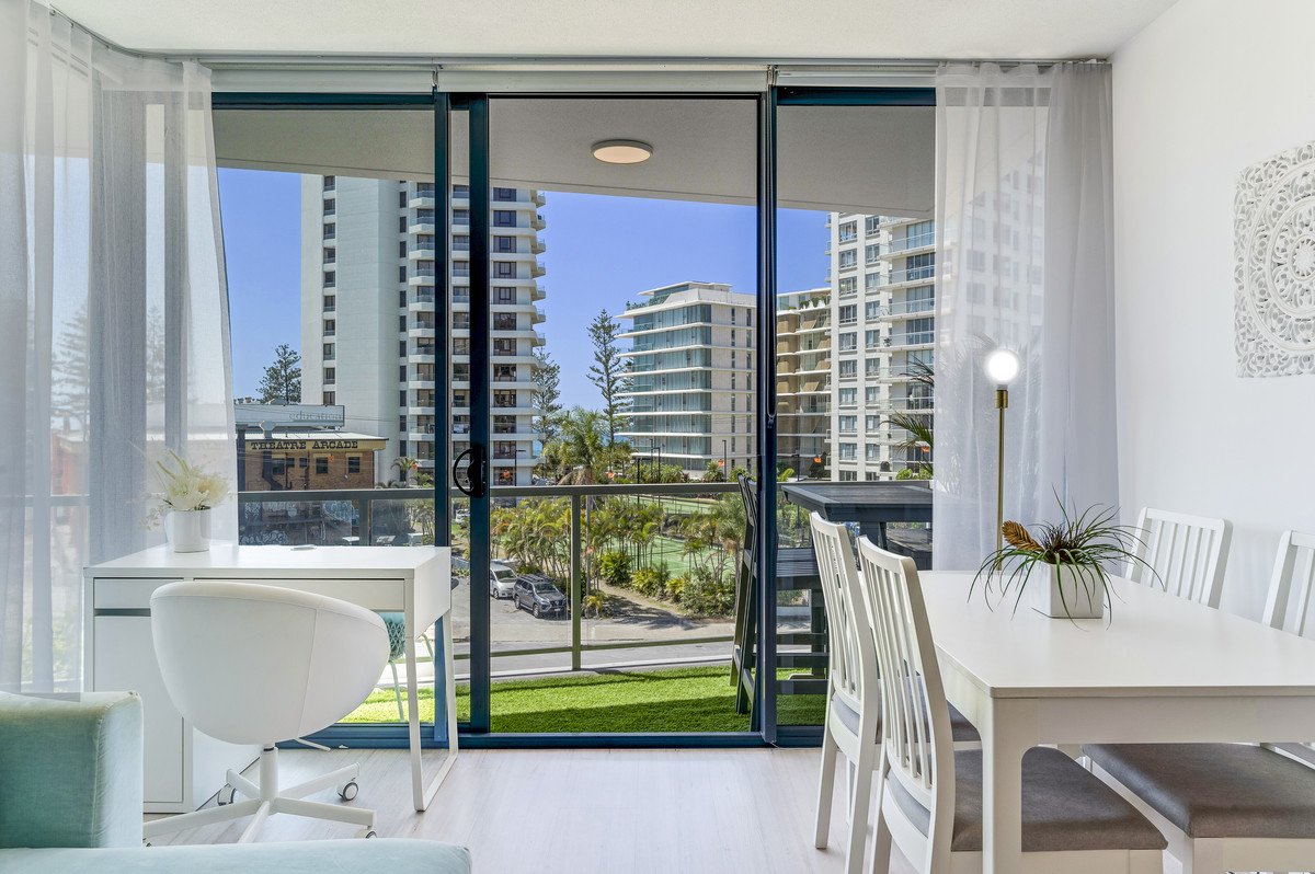 1012/1 Ocean Street BURLEIGH HEADS 9