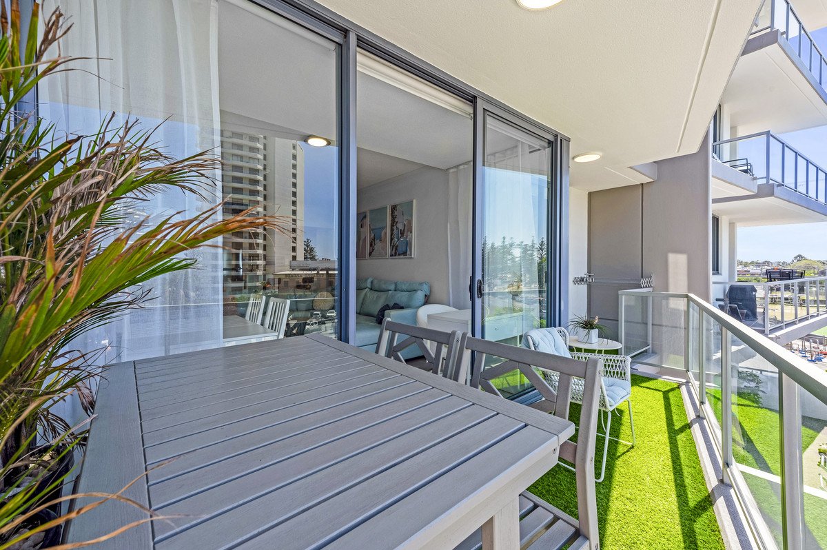1012/1 Ocean Street BURLEIGH HEADS 10