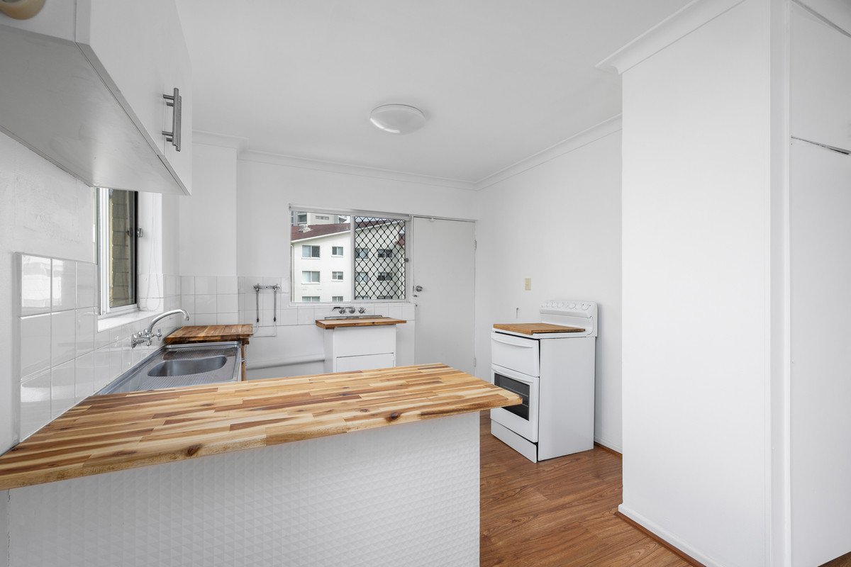 10/126 The Esplanade Burleigh Heads 2