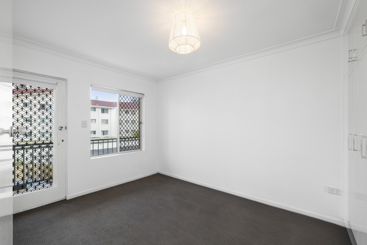 10/126 The Esplanade Burleigh Heads 4