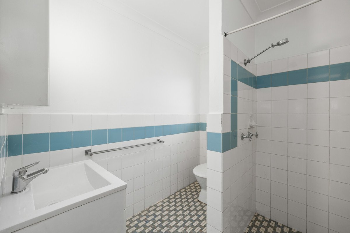 10/126 The Esplanade Burleigh Heads 6