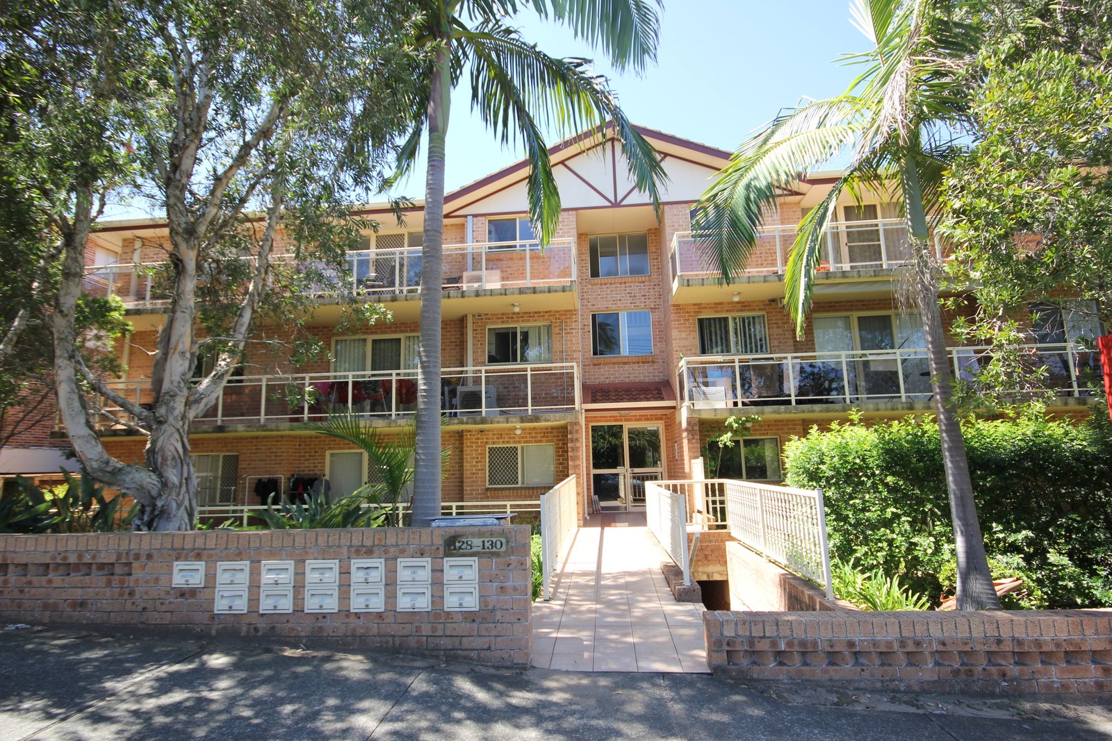 10/128-130 Harrow Road ROCKDALE 1