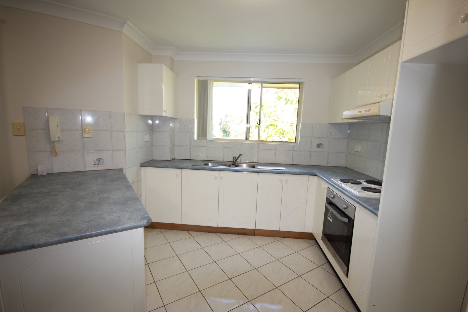 10/128-130 Harrow Road ROCKDALE 2