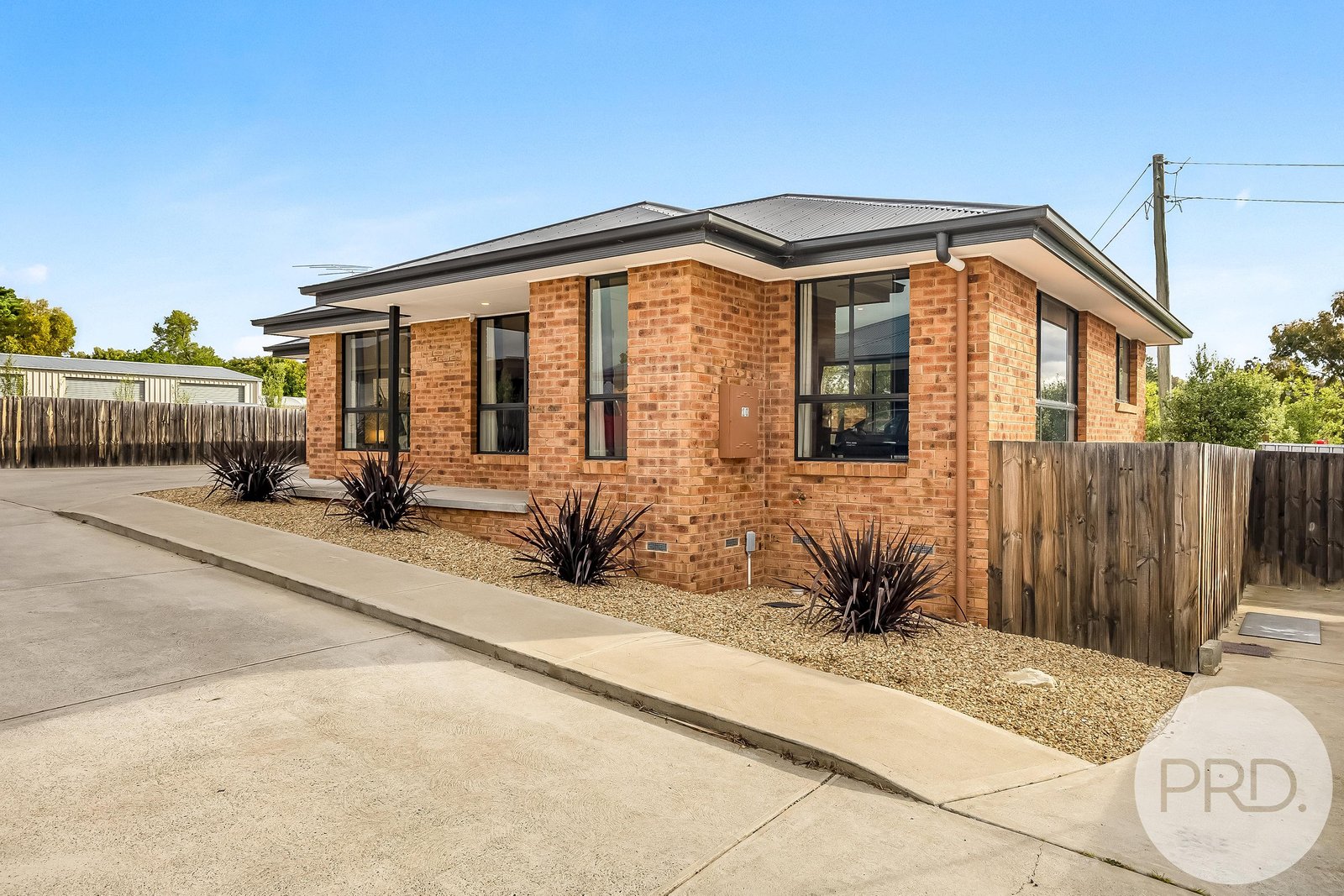 10/13 Burrows Avenue BRIGHTON 2