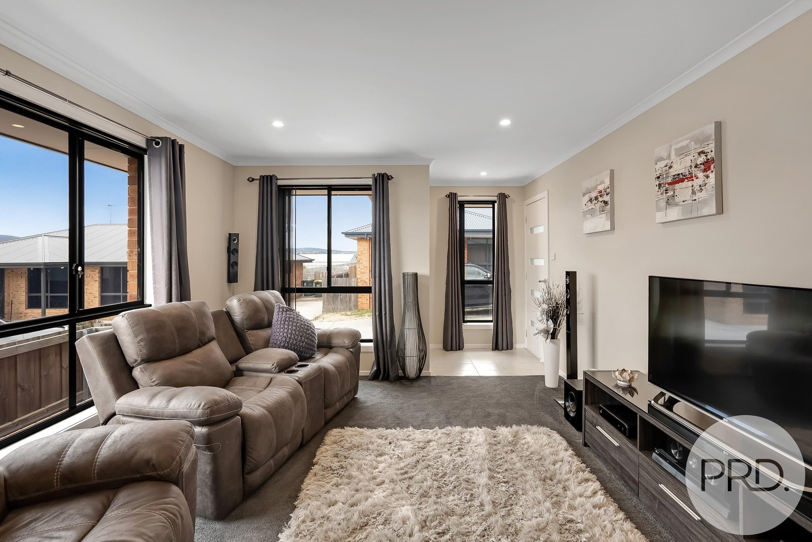 10/13 Burrows Avenue BRIGHTON 6