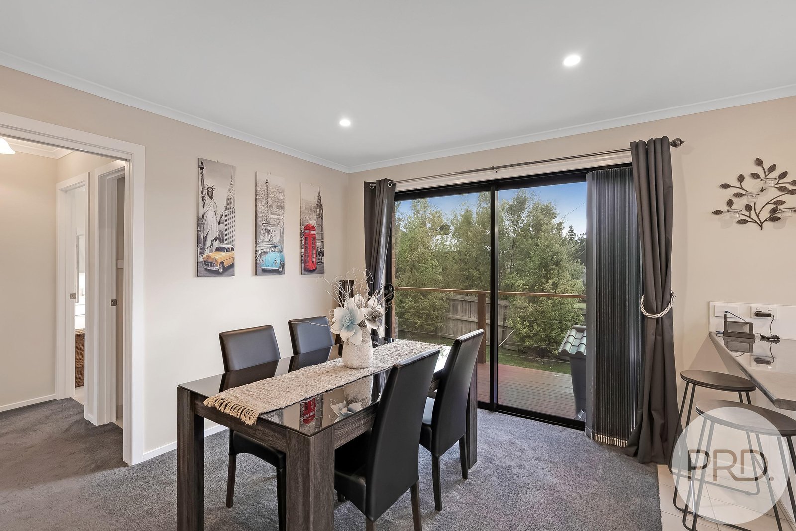 10/13 Burrows Avenue BRIGHTON 8