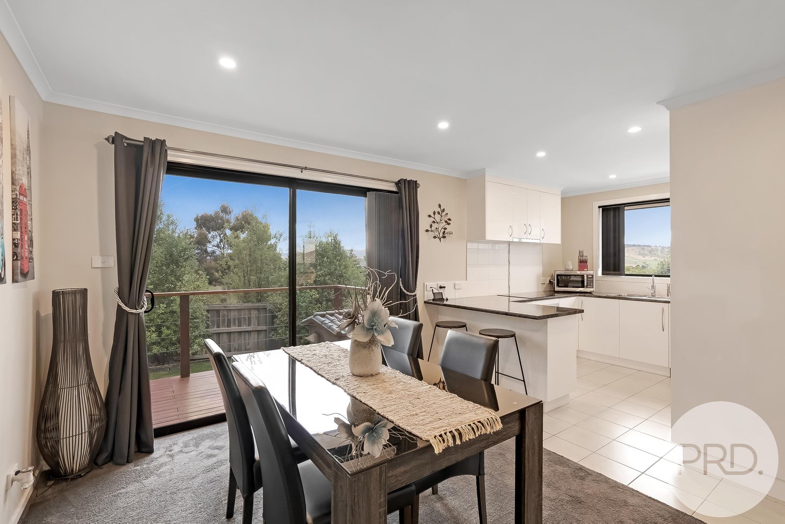 10/13 Burrows Avenue BRIGHTON 9