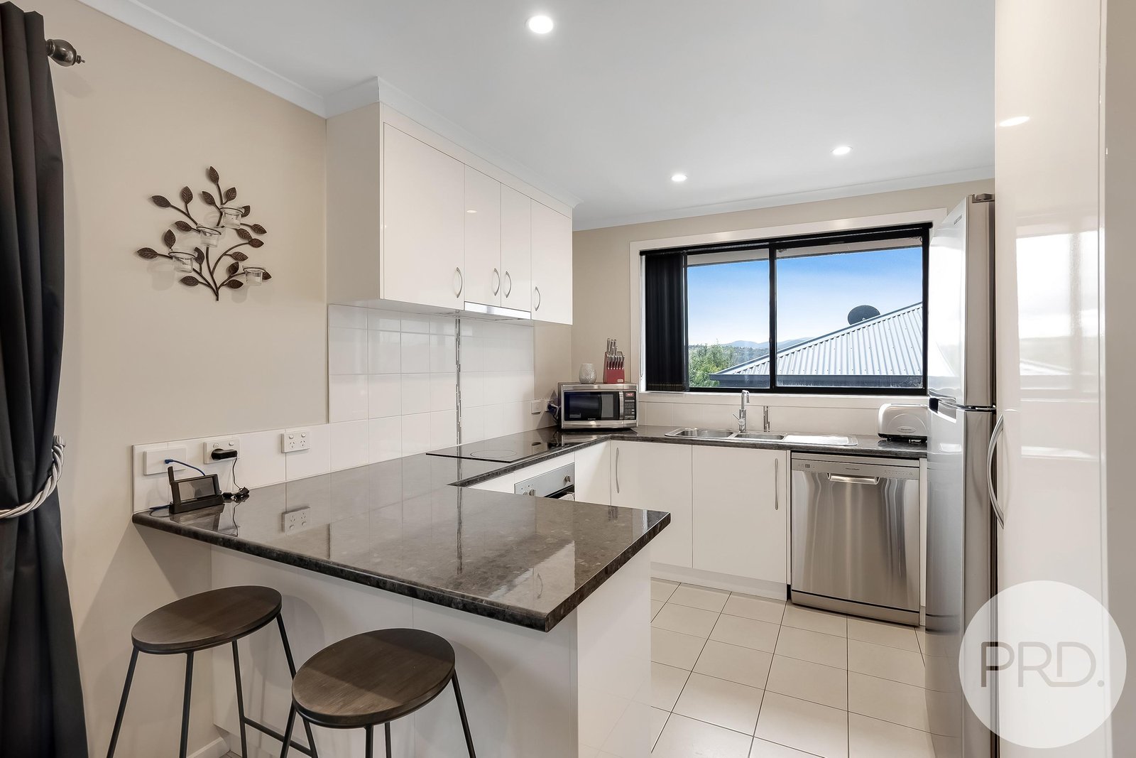 10/13 Burrows Avenue BRIGHTON 10