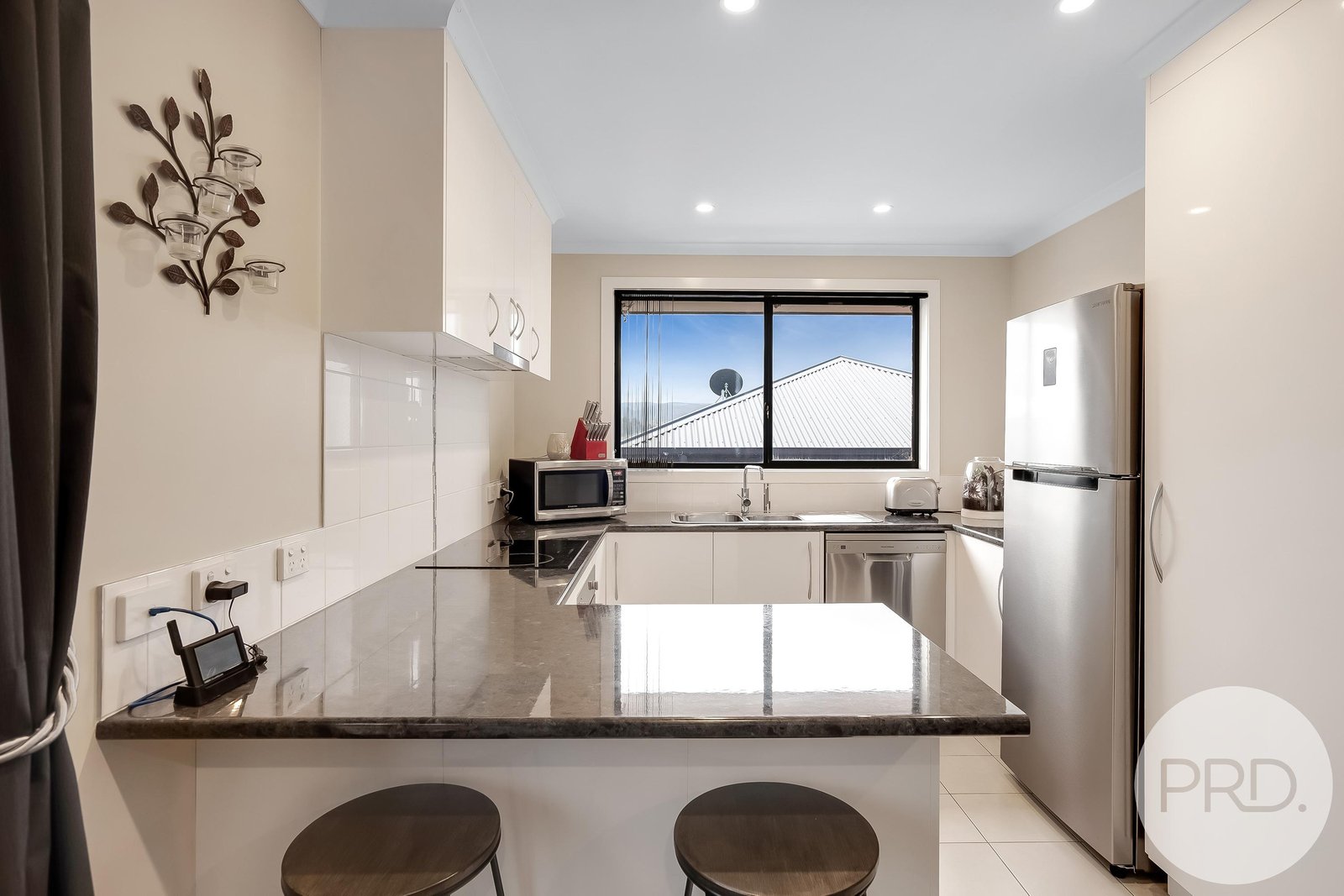 10/13 Burrows Avenue BRIGHTON 11