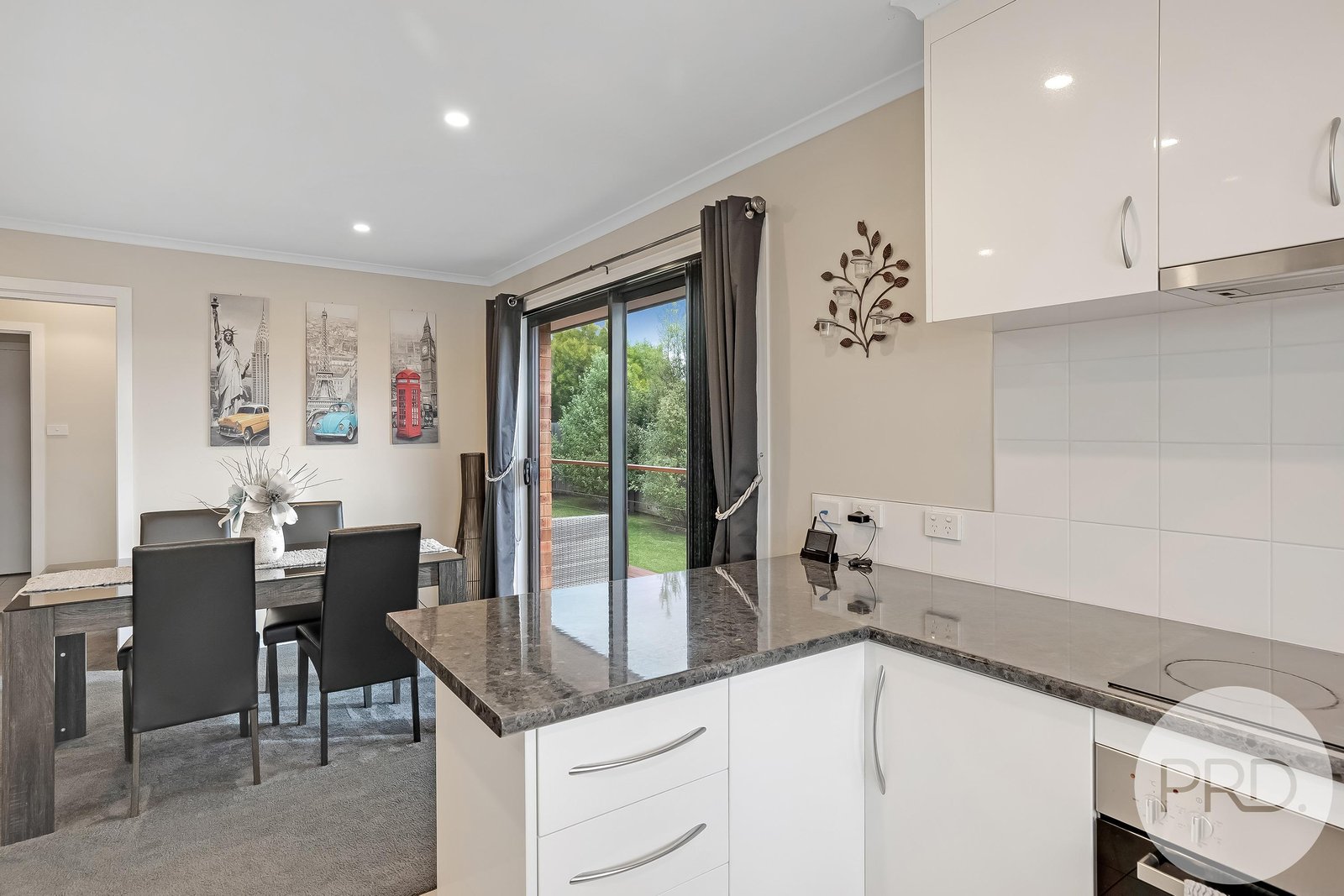 10/13 Burrows Avenue BRIGHTON 12