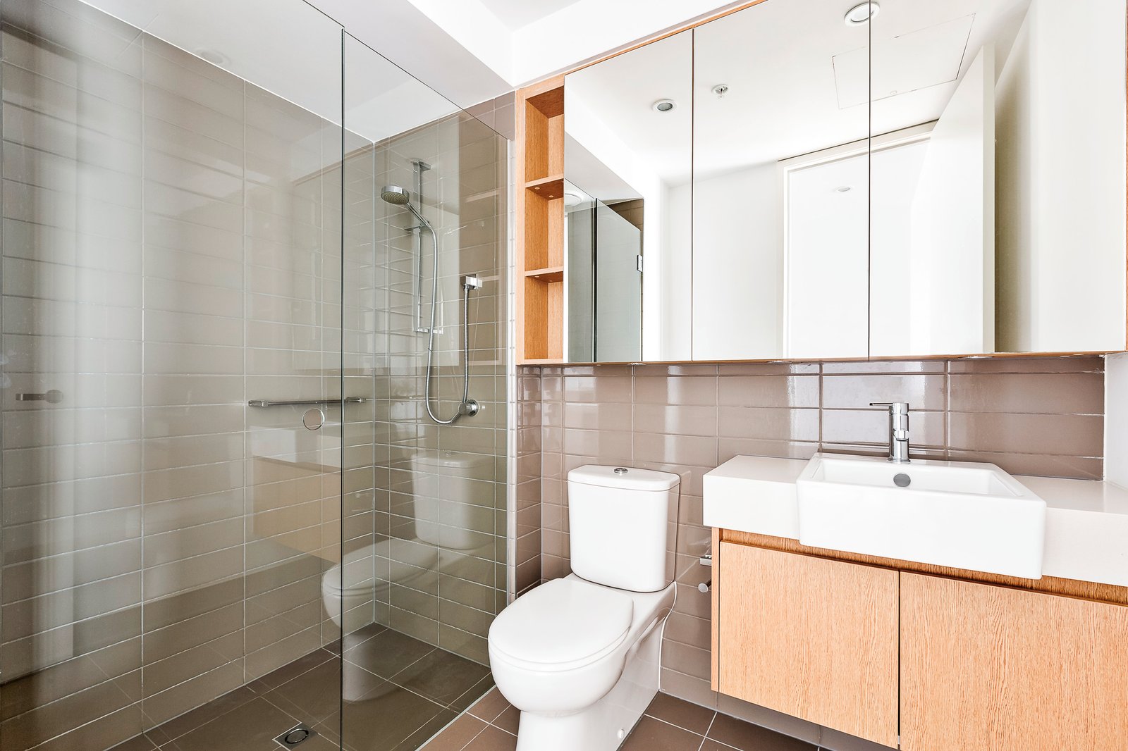 Gallery: 1013/101 Bay Street