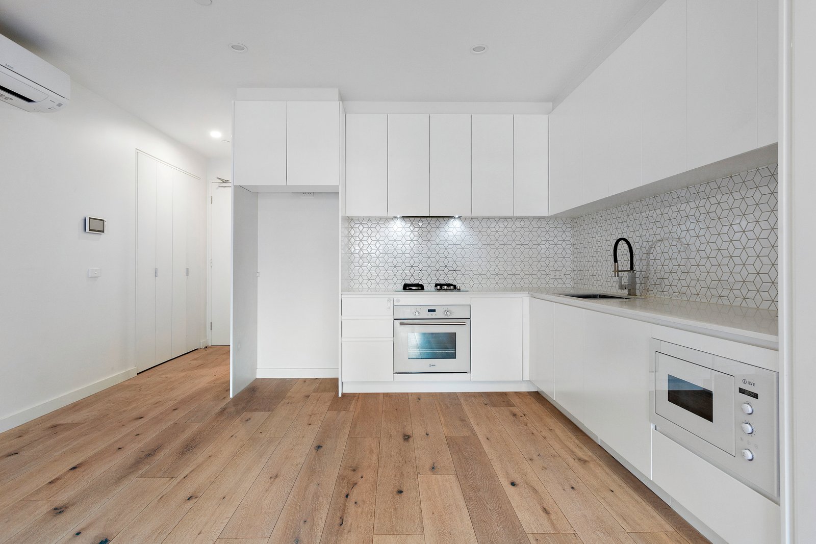 Gallery: 101/323 Neerim Road