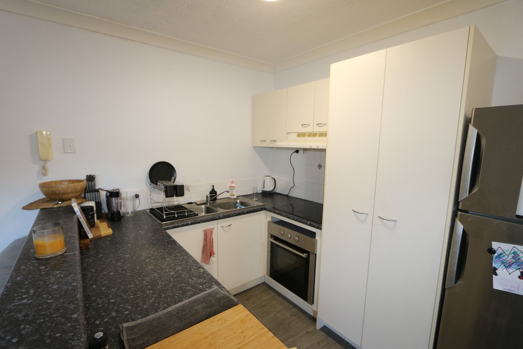 10/14 Spendelove Street SOUTHPORT 3